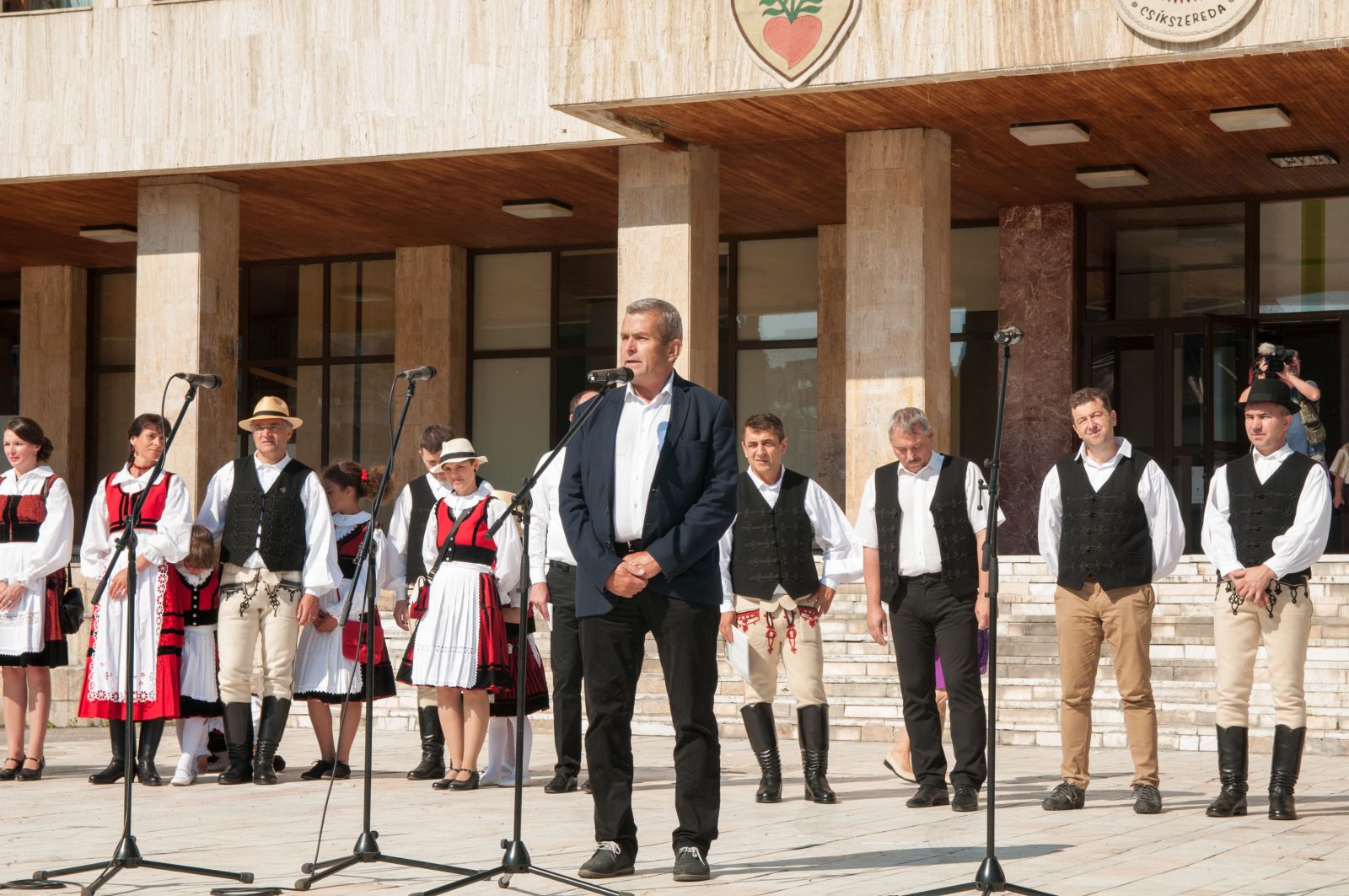 A Tolna megyei közgyűlés elnöke, Fehérvári Tamás ígéretet tett arra, hogy minden tőlük telhető segítséget megadnak ahhoz, hogy közösen oldják meg a székelyek ügyeit.  